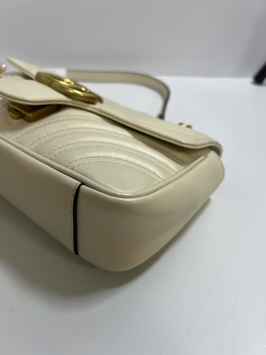 Gucci GG Marmont White Leather Chevron-Quilted Shoulder Bag