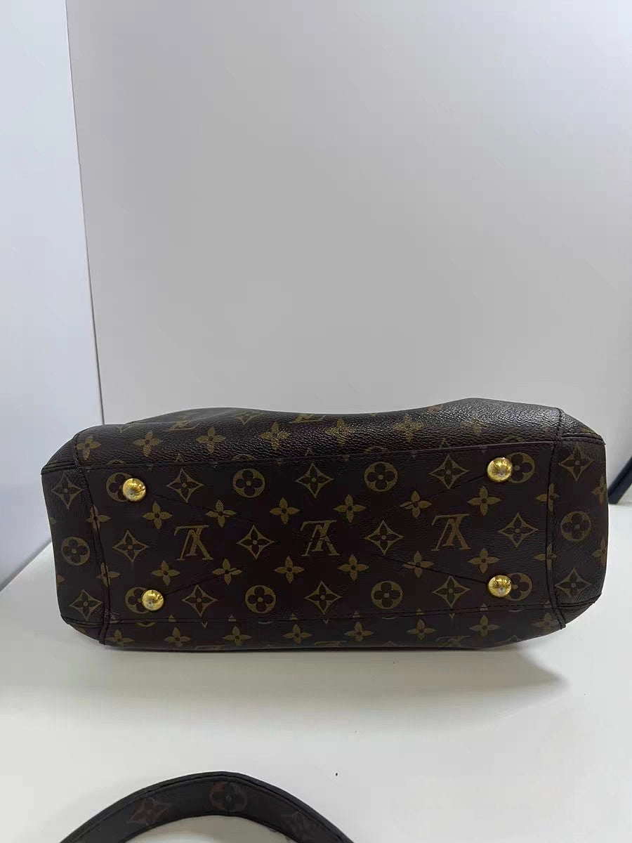 Louis Vuitton Montaigne MM Brown Monogram Canvas Handbag