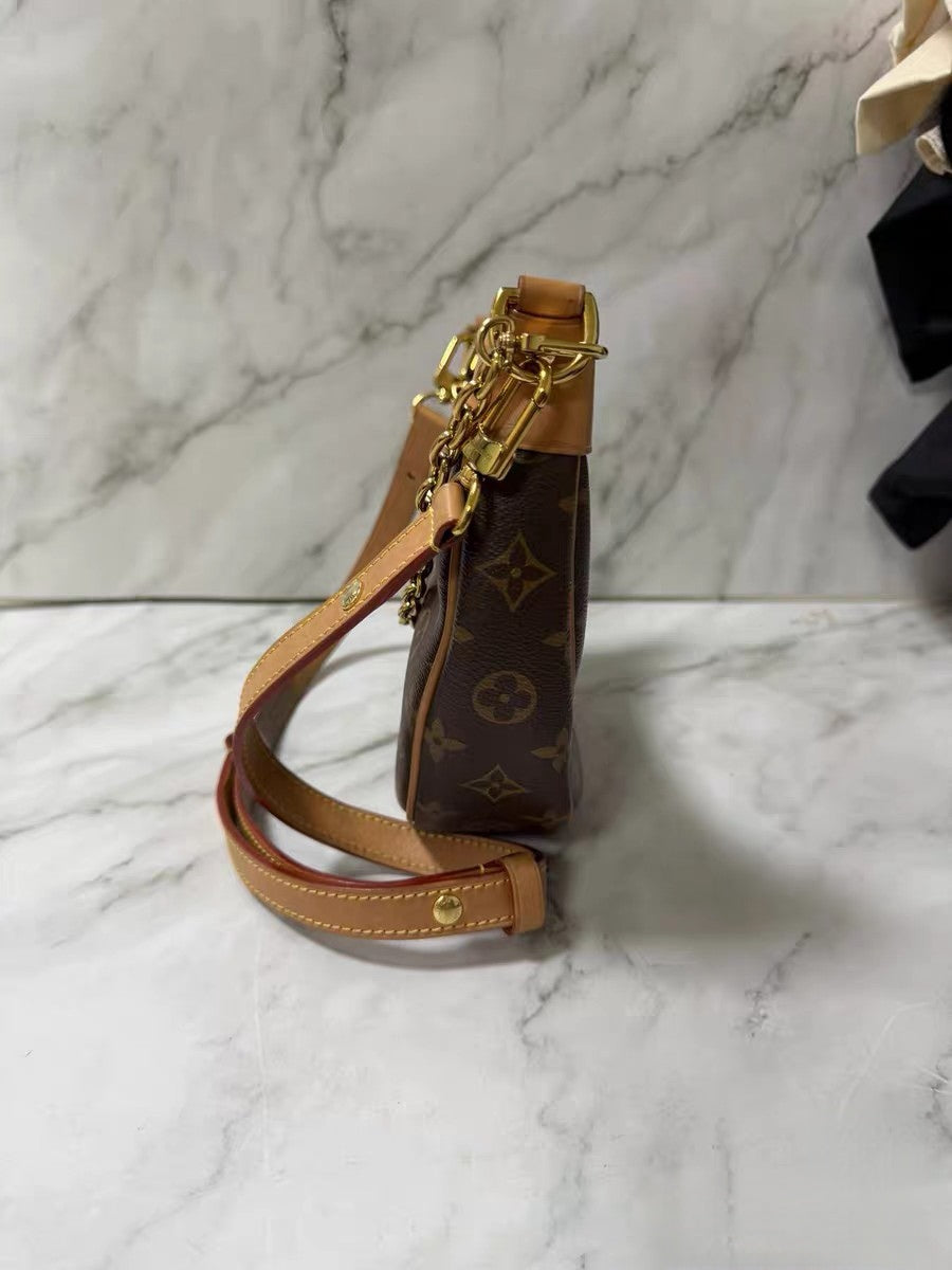 Louis Vuitton Croissant MM Monogram Canvas Shoulder Bag